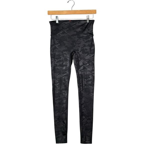Spanx Leggings Women’s | Black Camo Print High Rise Compression | Medium - Picture 1 of 9